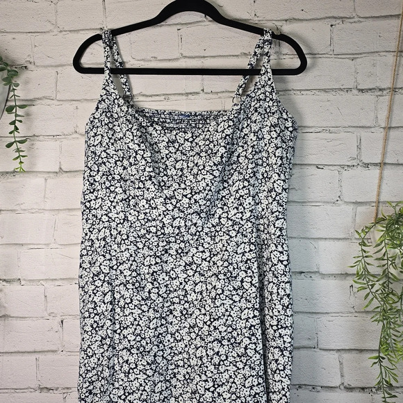 Floral Navy and White Dress Sundress Smocked Back, - Picture 2 of 7